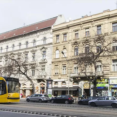 Authentic Grand Boulevard Apartment Budapest