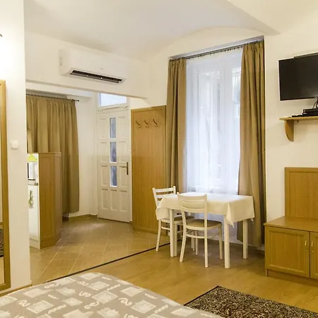 Authentic Grand Boulevard Daire